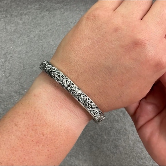 STERLING SILVER FRANGIPANI & FILIGREE “GOOD SHEPHERD II” OVAL BANGLE BRACELET™ - Picture 3 of 7